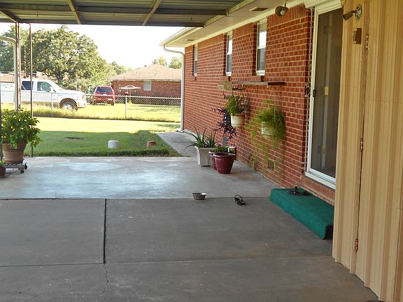 large covered patio, 