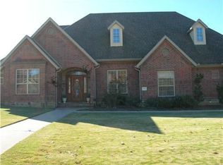 8949 Crest Ln, Springdale, AR 72762