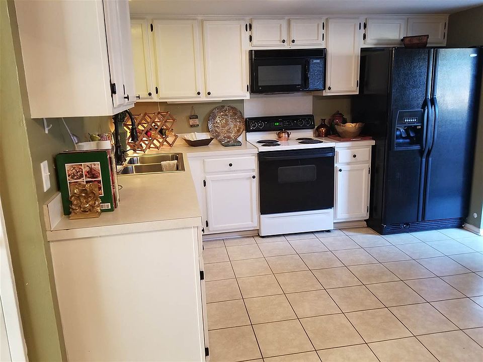 2nd image of 376 Lakebend Dr