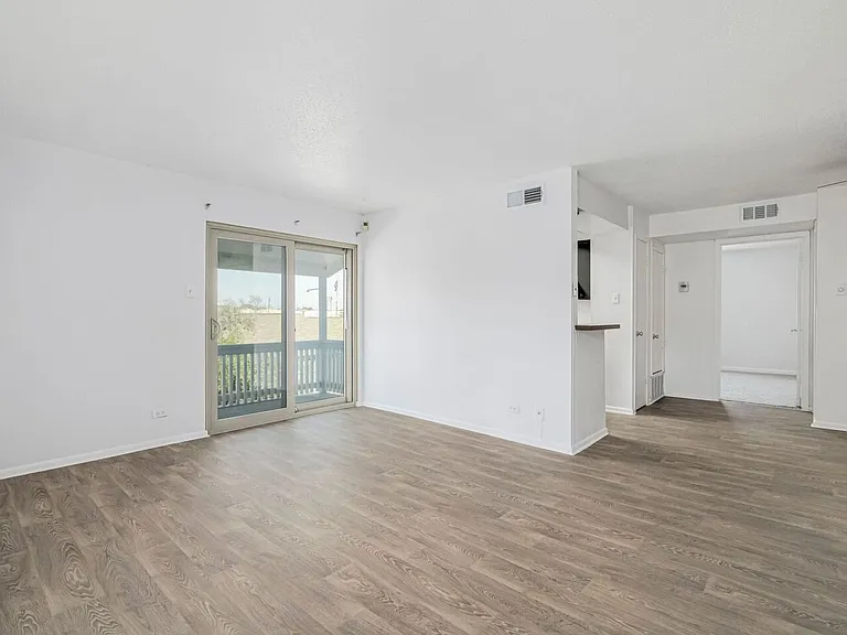 2300 Nacogdoches Rd #307B — Photo 9