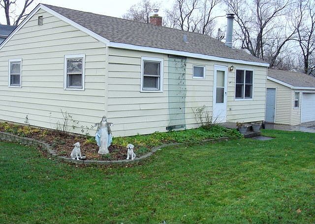 Deceptively-Roomy 3BR Step Ranch!