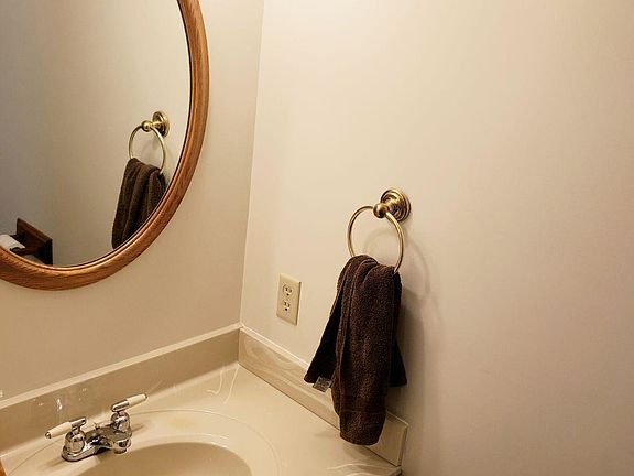 4th image of 110 Woodland Way