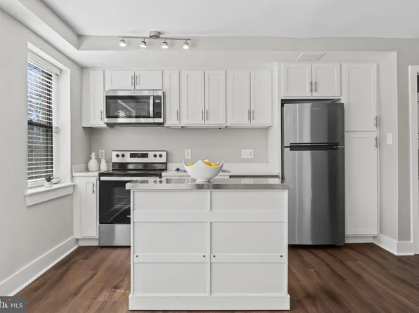 212 Oakwood St SE APT 122, Washington, DC 20032