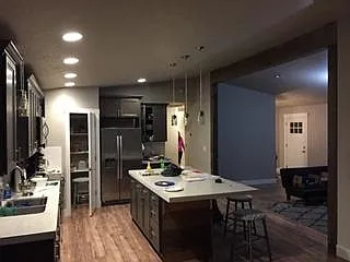 302 E Bender Rd