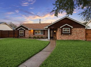 10422 Raritan Dr, Houston, TX 77043