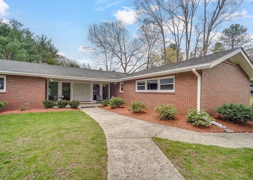 1st image of 41 Deep Woods Dr