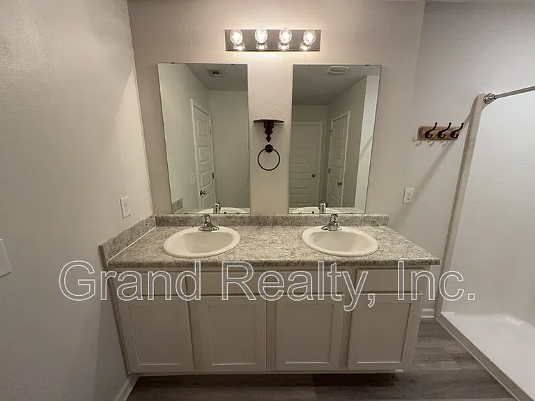 5482 Peach Dr — Photo 12