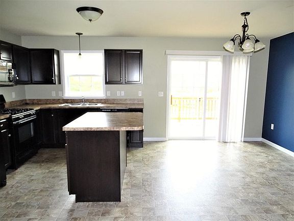 Kitchen & Dining Area