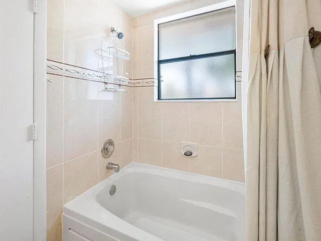 3 bed, 2.5 bath, $4,300 — Photo 4