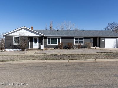 116 5th St N, Beach, ND, 58621
