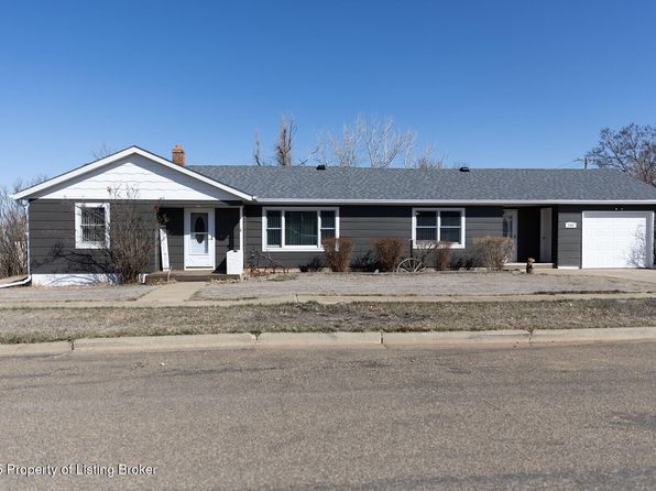 116 5th St N, Beach, ND 58621