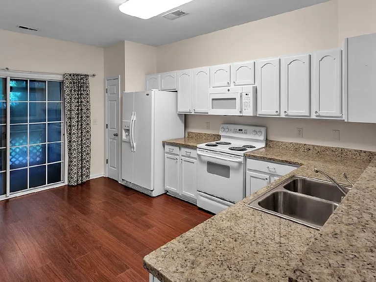 203 Twin Tree Dr — Photo 5