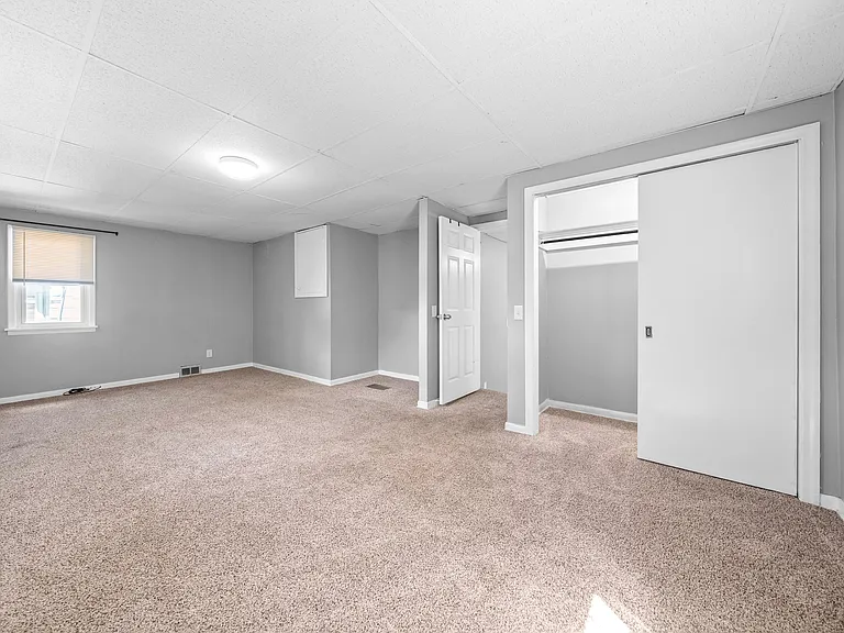 559 S Goodman St — Photo 25