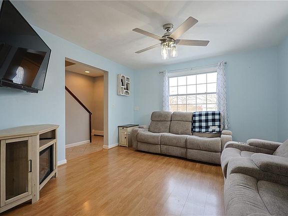 4th image of 30 Sowams Dr