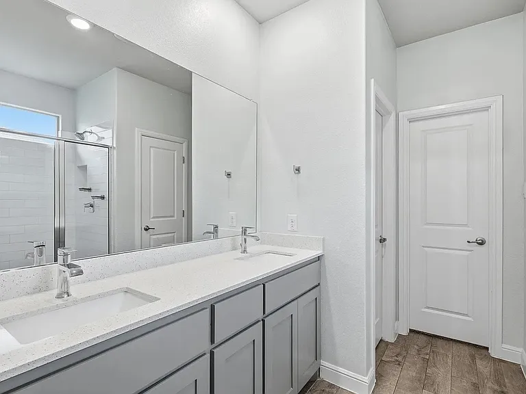 704 Wilmott Ter — Photo 3