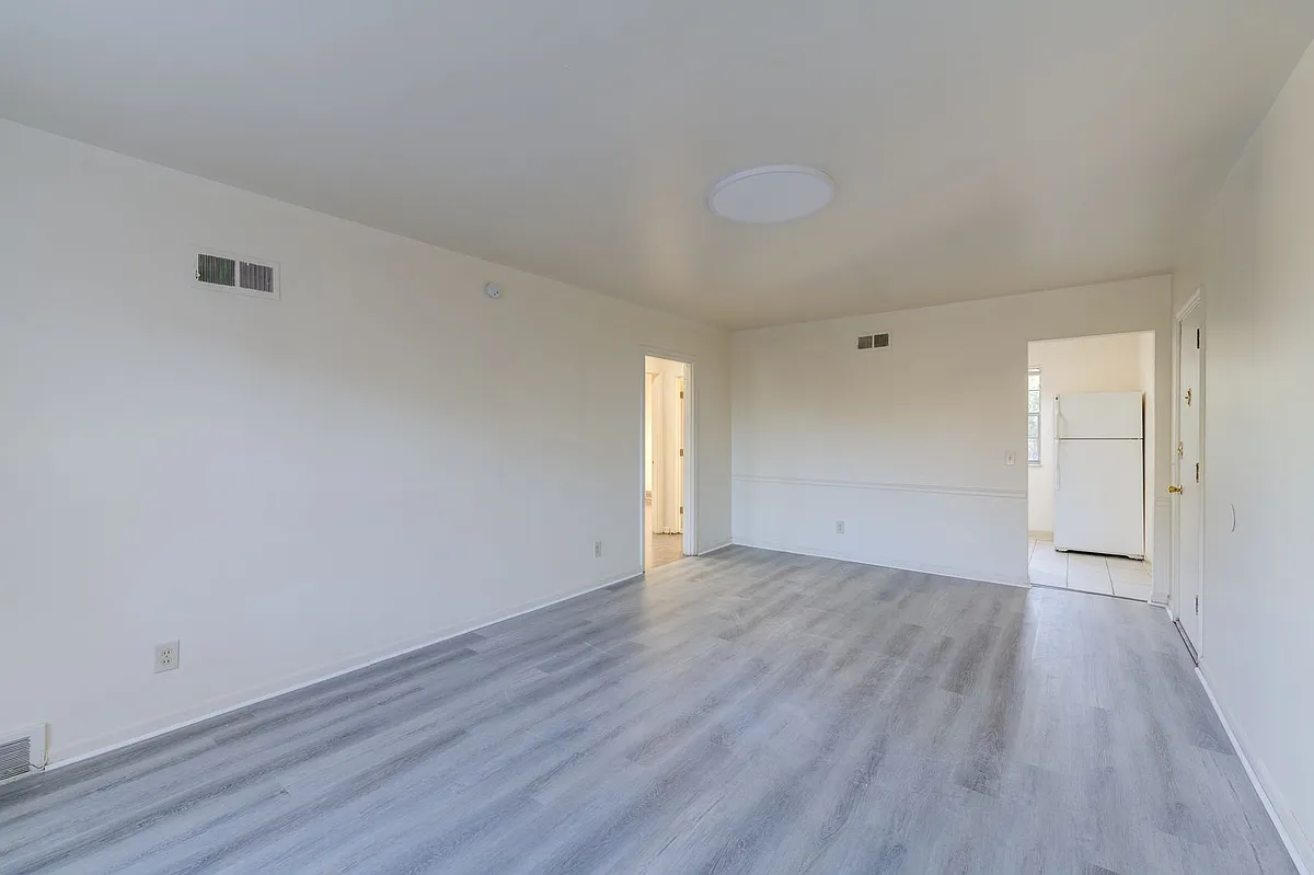 Building Photo - (483) 5830-44 Bermuda Rd