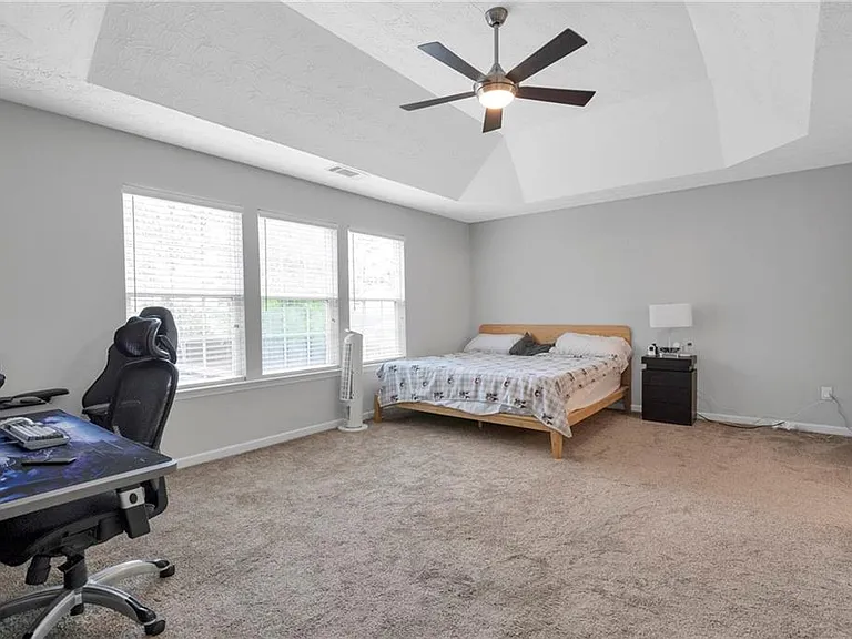 709 Roxholly Ln — Photo 17