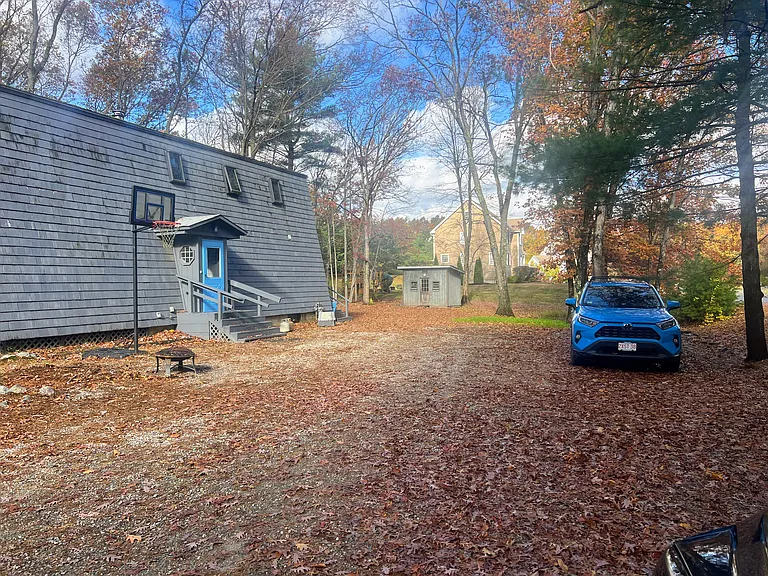888 Salem St — Photo 3