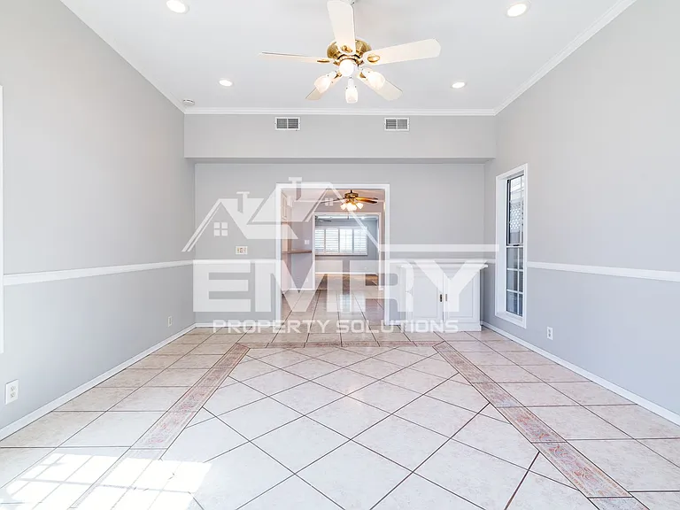 11902 Pine St — Photo 6