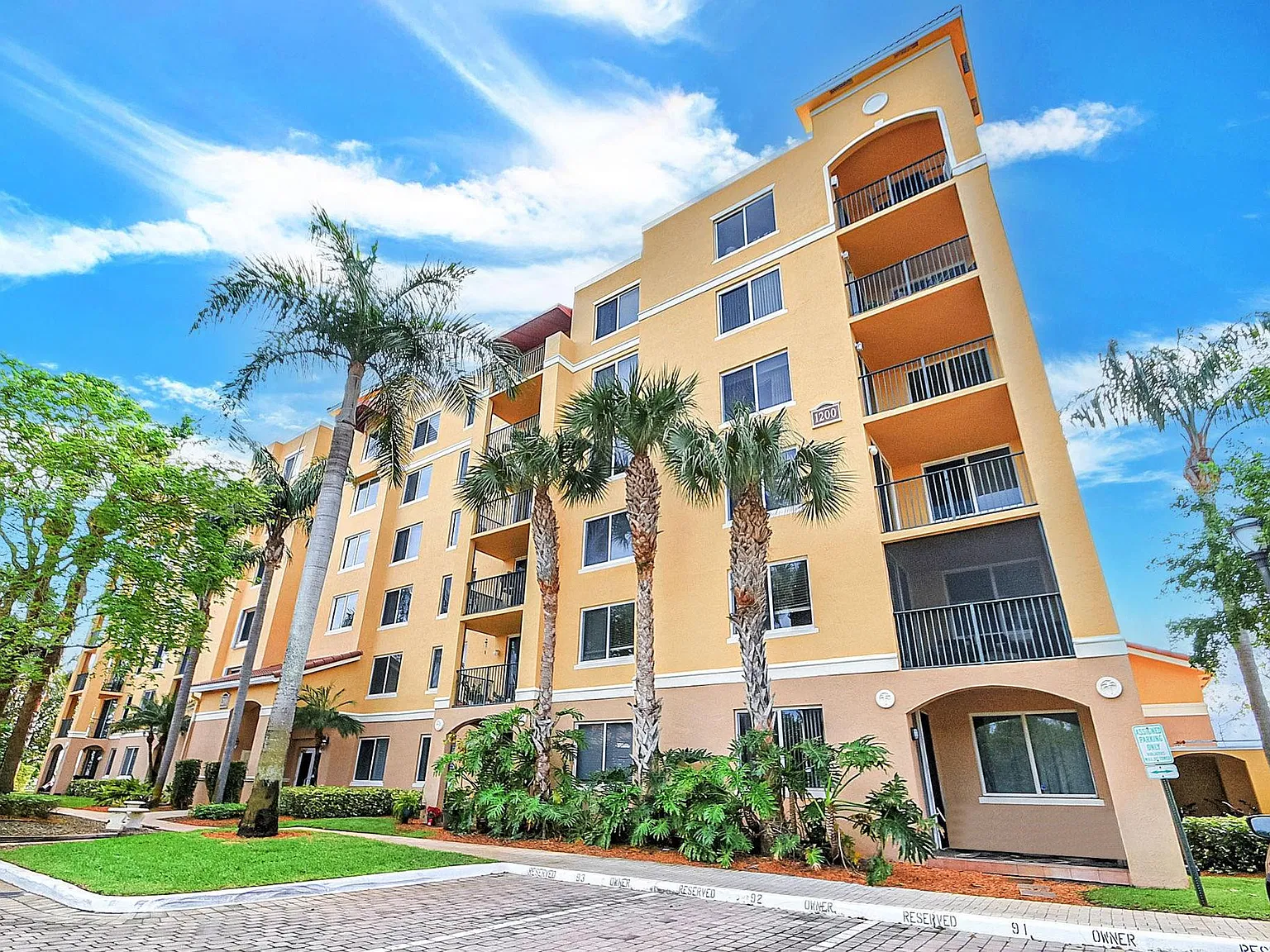 2 bed, 2.0 bath, 1152 sqft, $2,300 — Photo 3