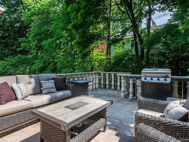 18 Carlyle Pl — Photo 40