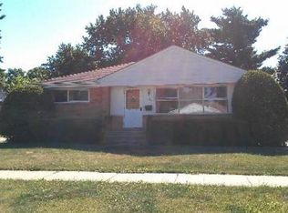 1192 Iroquois Dr, Elgin, IL 60120