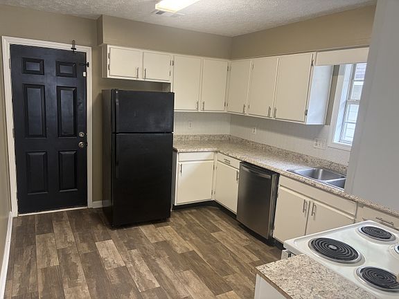 3rd image of 1521 Summerplace Dr