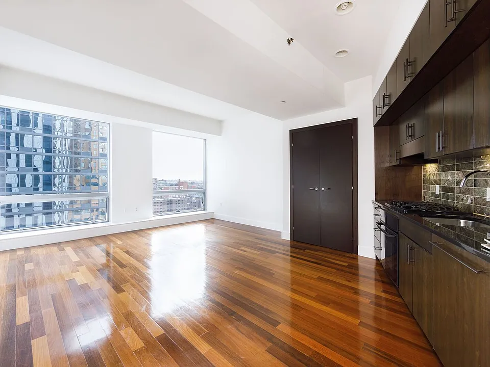 150 Myrtle Ave #1907