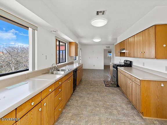 3rd image of 1315 Paradise Drive