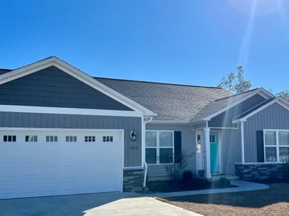228 Patriot Dr, Newport, NC 28570