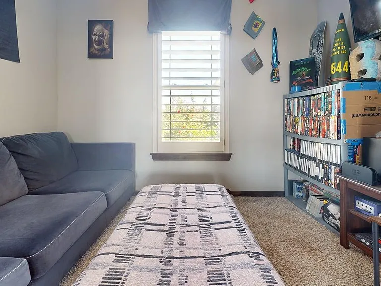 373 NE Sanders Dr — Photo 6