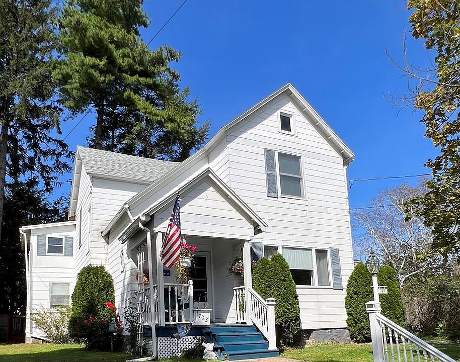 1st image of 702 W 1st St