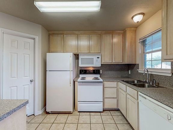 3rd image of 1420 Western Oaks Ct #0
