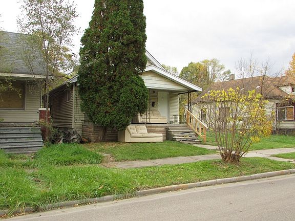 3rd image of 17592 Russell St