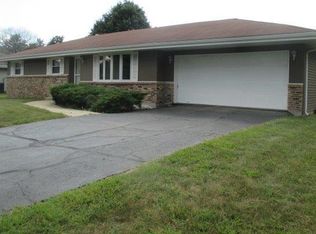 937 Hollybrook Dr, Machesney Park, IL 61115