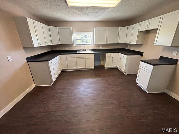 3rd image of 1035 Reservoir St