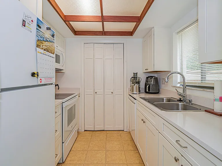 1057 6th Ave #B7 — Photo 7