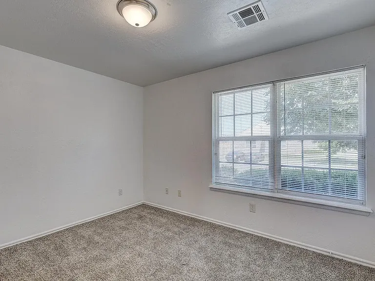 2406 Leeds Ln — Photo 11
