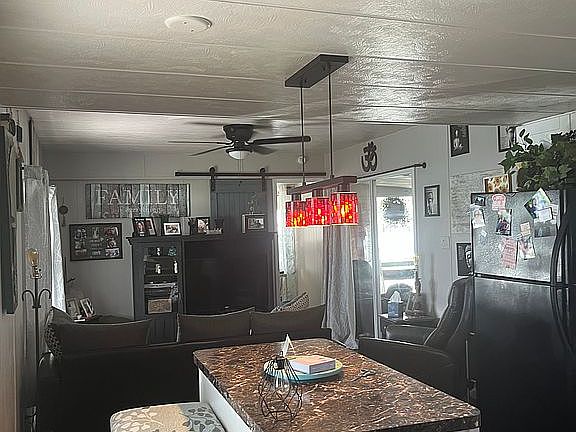 5th image of 175 Oleander St