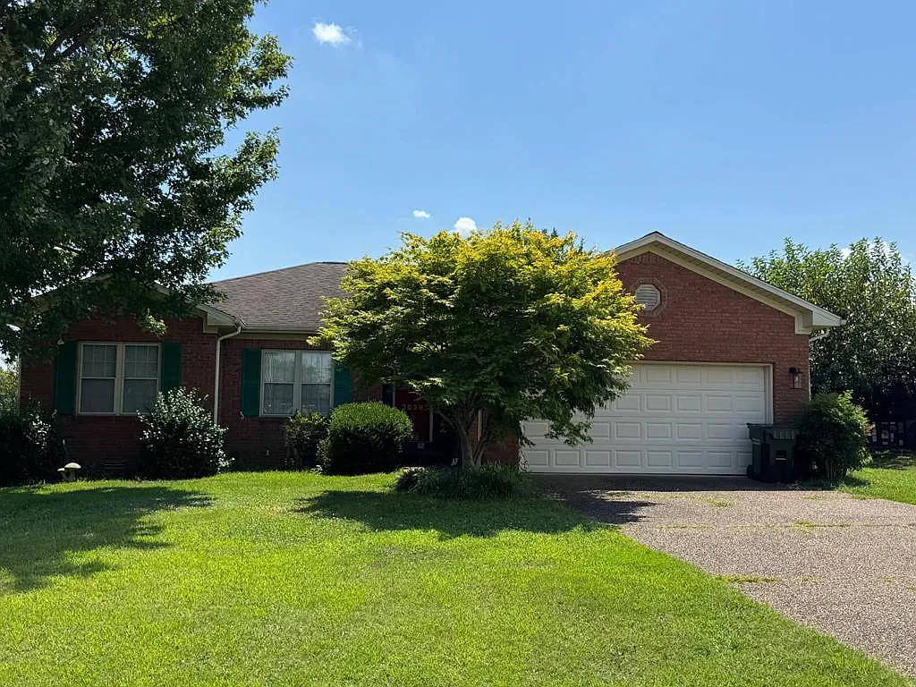 3 bed, 2.0 bath, 1816 sqft, $2,100 — Photo 1