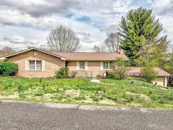 921 Hilltop Dr, Jacksboro, TN 37757