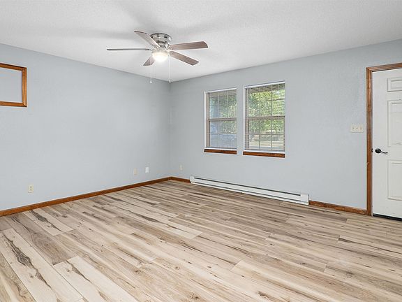 4th image of 204 Hopkins St