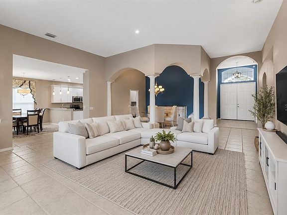 4th image of 374 LONDONDERRY DRIVE