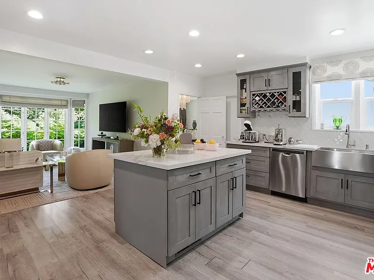 317 S Burlingame Ave — Photo 14