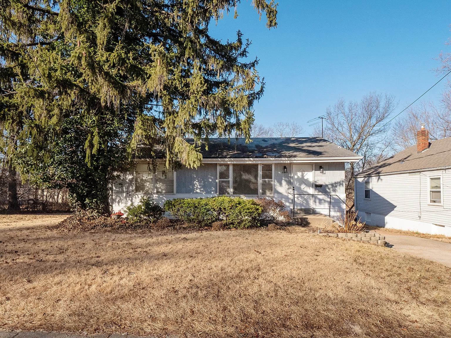 Updated 3 Bedroom Home — Photo 3