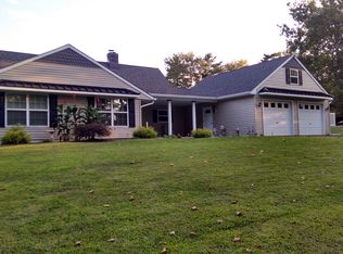 48 Shellflower Rd, Levittown, PA 19056