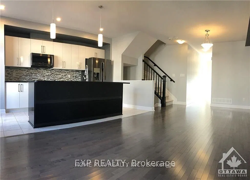 3 bed, $2,500 — Photo 2