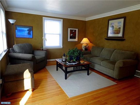 3rd image of 213 E Turnbull Ave