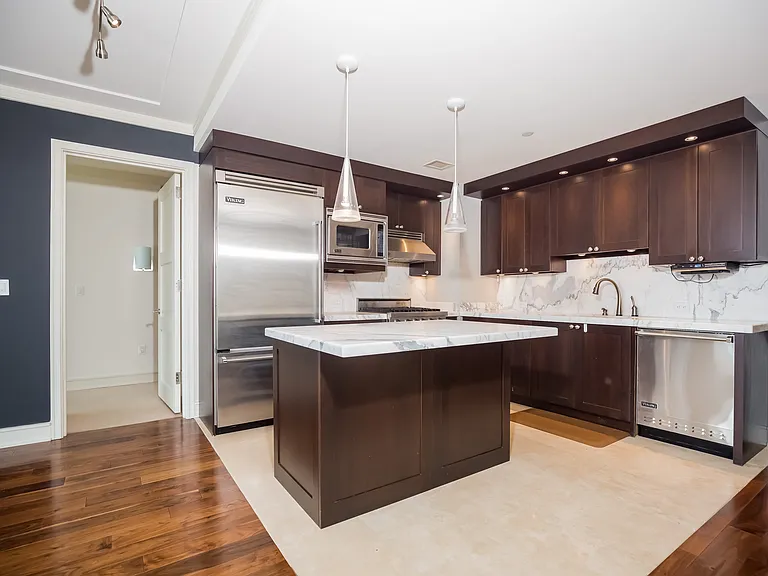 1 Renaissance Sq #21F — Photo 3