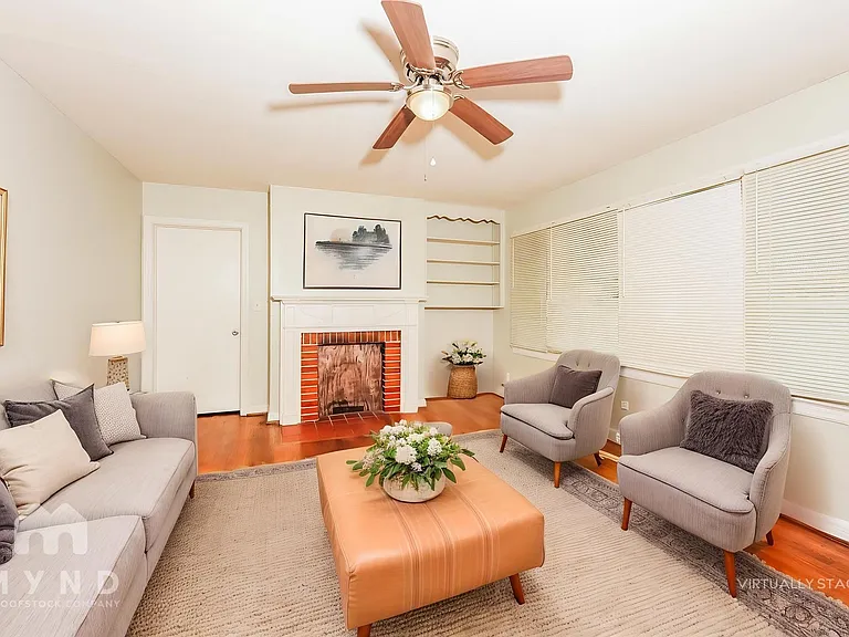 924 Parkway Dr — Photo 2